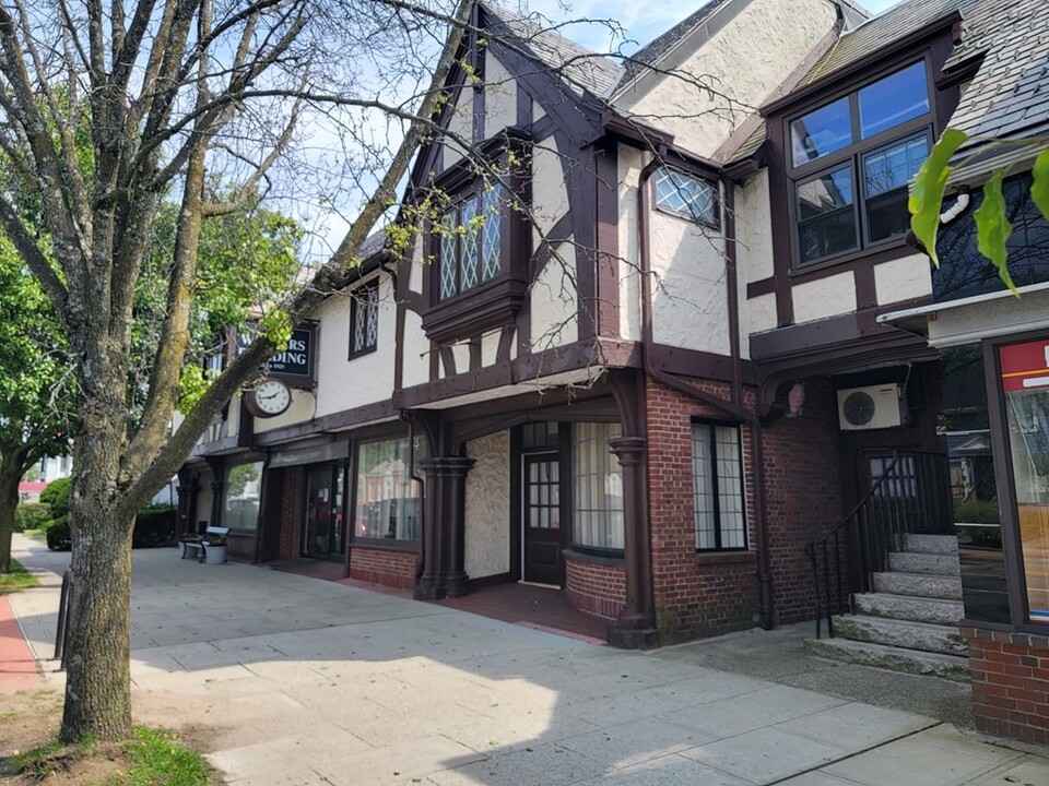 80 Trapelo Rd in Belmont, MA - Building Photo