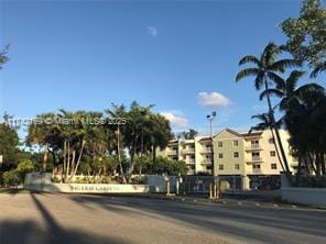 8260 SW 210th St, Unit # 220 in Cutler Bay, FL - Foto de edificio - Building Photo