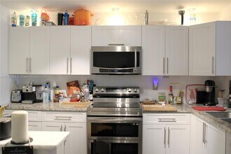 1100 NE 191st St in Miami, FL - Building Photo - Building Photo