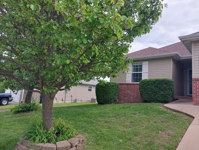 428 W White Ash Rd in Nixa, MO - Building Photo - Building Photo