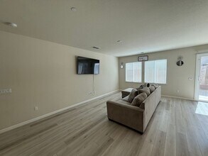 2720 Hawaiian Petrel Ave in Modesto, CA - Building Photo - Building Photo