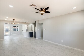 6715 N 32nd Dr in Phoenix, AZ - Building Photo - Building Photo