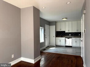 1415R E Hewson St in Philadelphia, PA - Foto de edificio - Building Photo