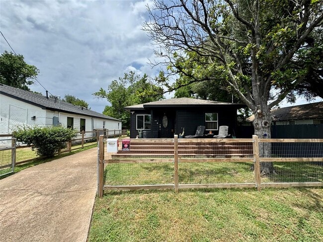 property at 1451 E 33rd St