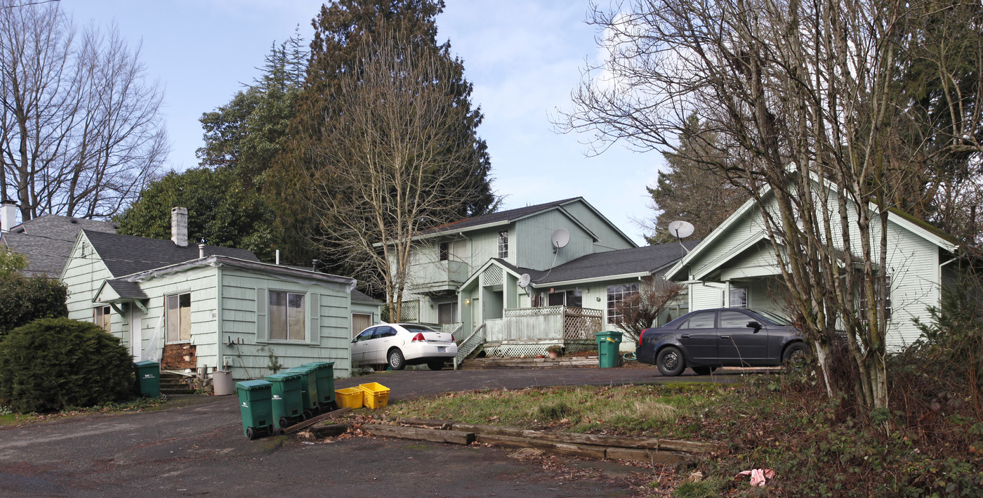 4013-4017 SW Brugger St in Portland, OR - Building Photo