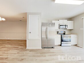 2007 Mission Cove in San Antonio, TX - Foto de edificio - Building Photo