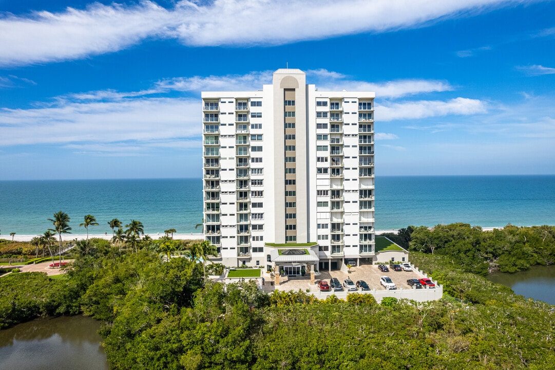 Seapoint at Naples Cay in Naples, FL - Foto de edificio