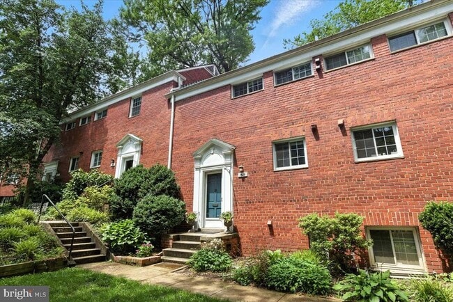 property at 1525 Mt Eagle Pl
