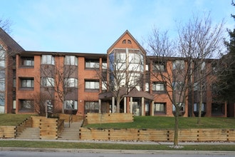 Country Hill Villas in Kitchener, ON - Building Photo - Building Photo