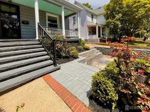 323 Montgomery St in Highland Park, NJ - Building Photo - Building Photo