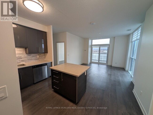 2081-2081 Fairview St in Burlington, ON - Building Photo - Building Photo