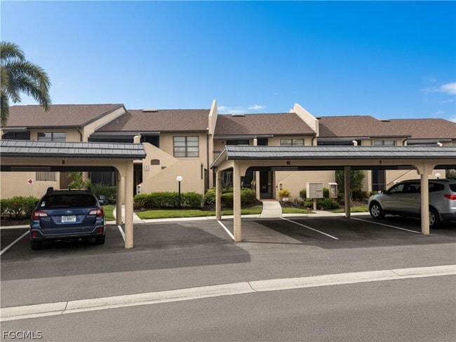 15488 Admiralty Cir in North Fort Myers, FL - Foto de edificio - Building Photo