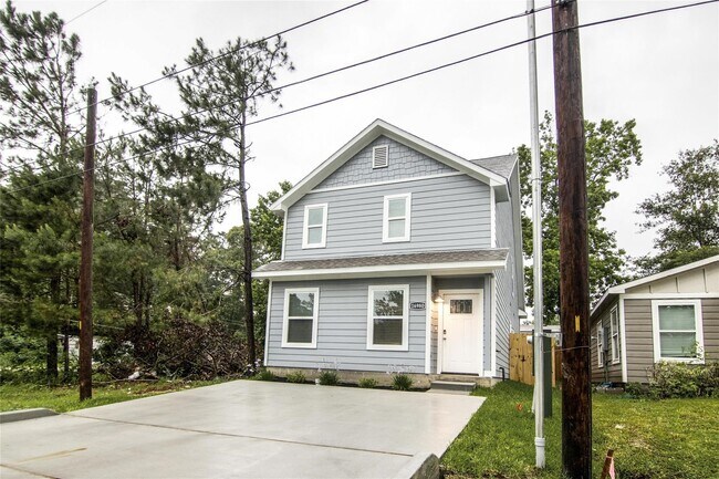 16980 W Ivanhoe St in Montgomery, TX - Building Photo - Building Photo