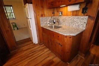 215 Overland Rd in Mahopac, NY - Building Photo - Building Photo