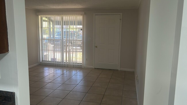 1734 Elise Marie Dr in Seffner, FL - Building Photo - Building Photo