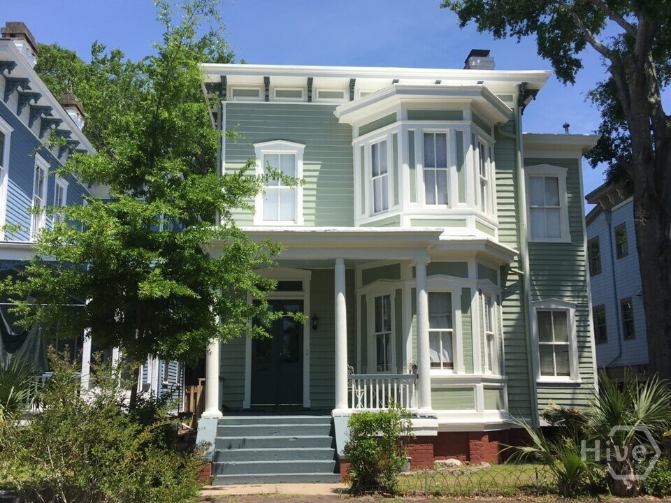 116 E Bolton St in Savannah, GA - Building Photo