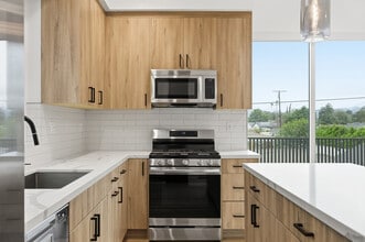 5805 Kester Ave in Van Nuys, CA - Building Photo - Building Photo