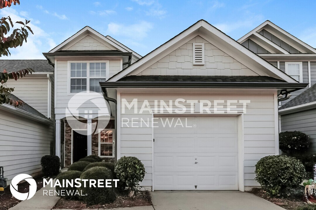4709 Autumn Rose Trail in Oakwood, GA - Building Photo