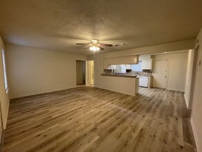 14745 Liberty St in Montgomery, TX - Foto de edificio - Building Photo