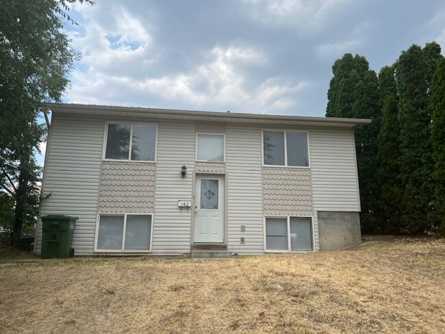 property at 142 N 16th Ave