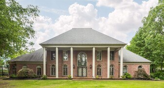 415 S Yates Rd in Memphis, TN - Building Photo