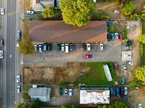 948 S 6TH St in Cottage Grove, OR - Foto de edificio - Building Photo