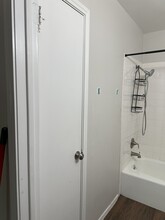 12329 Limerick Ave, Unit Primary Suite in Austin, TX - Foto de edificio - Building Photo