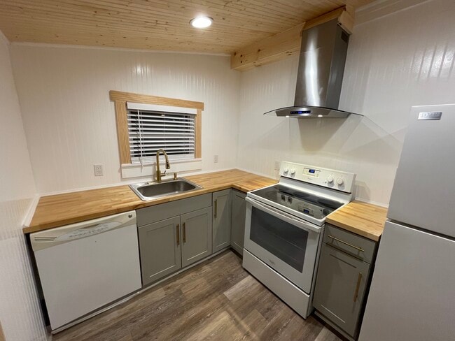 property at 1380 Tioga Ave