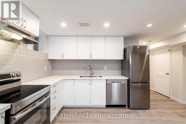 38 Busato Dr in Whitchurch-Stouffville, ON - Building Photo - Building Photo