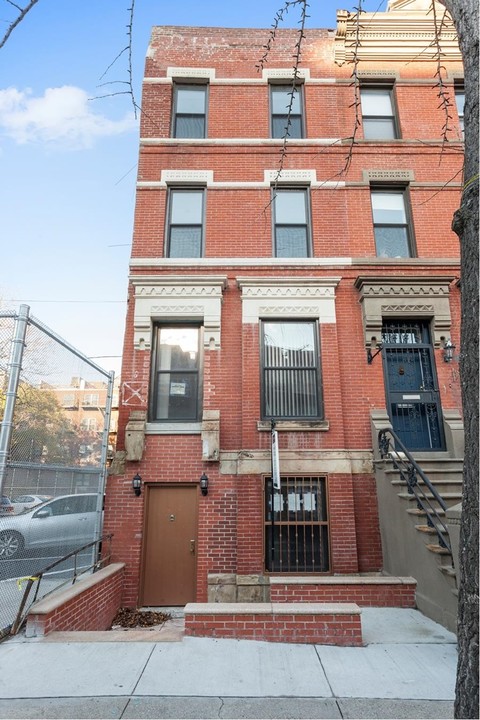 245 W 134th St in New York, NY - Building Photo