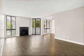 4250 Coldwater Canyon in Studio City, CA - Building Photo - Building Photo