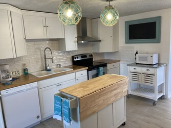 1 Harwich Cir in Englewood, FL - Building Photo
