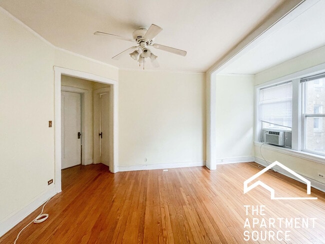 5051 N Damen Ave, Unit 2E in Chicago, IL - Foto de edificio - Building Photo