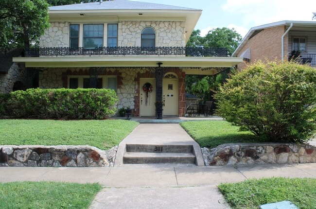 311 E Rosewood Ave in San Antonio, TX - Building Photo - Building Photo