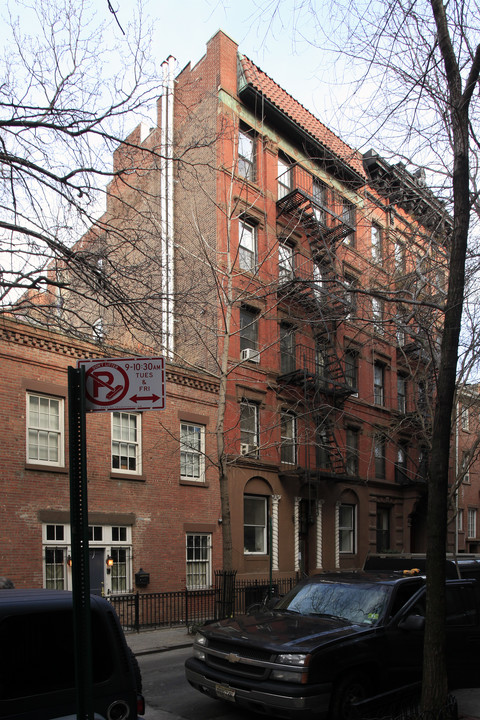 54 Barrow Street in New York, NY - Building Photo