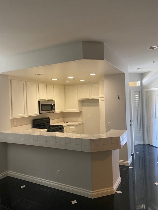 13456 Verona in Tustin, CA - Building Photo