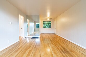 Boylston Court in Seattle, WA - Building Photo - Interior Photo