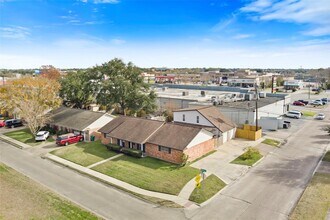 1502 Dabney Dr in Pasadena, TX - Foto de edificio - Building Photo