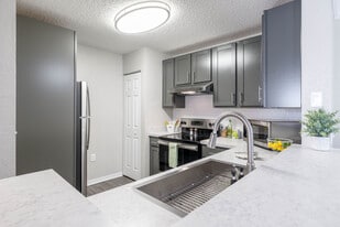 Sunset Lakes in Lakeland, FL - Building Photo