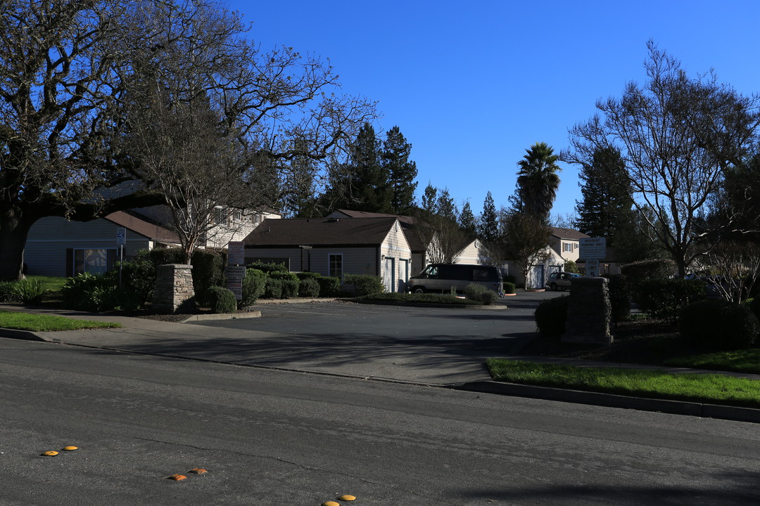 1652 Yardley St in Santa Rosa, CA - Building Photo