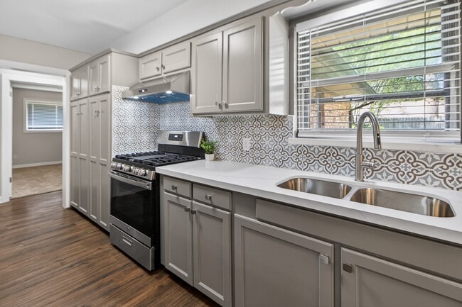 2027 Ottawa Ln in Houston, TX - Building Photo - Building Photo