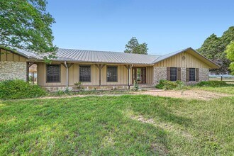 1850 Co Rd 105 in Hutto, TX - Building Photo - Building Photo