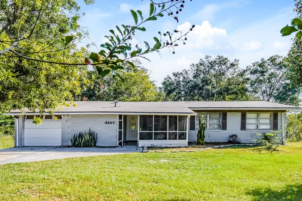 4307 Lane Ave S in Jacksonville, FL - Building Photo