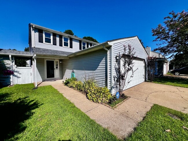1527 Oak Knoll Ln in Virginia Beach, VA - Building Photo - Building Photo