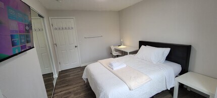 8029 240th St SW in Edmonds, WA - Foto de edificio - Building Photo