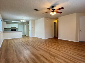 109 Segovia Way in Pflugerville, TX - Foto de edificio - Building Photo