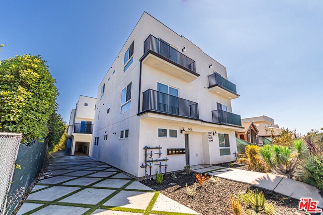 property at 5434 Romaine St