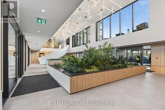 3071 Trafalgar Rd in Oakville, ON - Building Photo - Building Photo