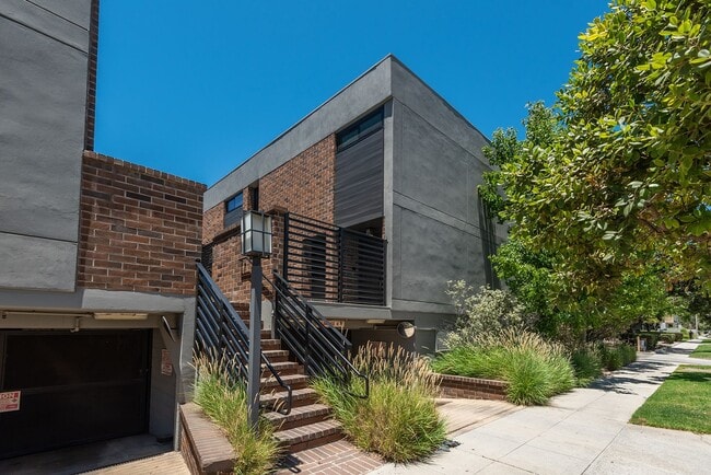 9301 Burton Wy in Beverly Hills, CA - Building Photo - Building Photo