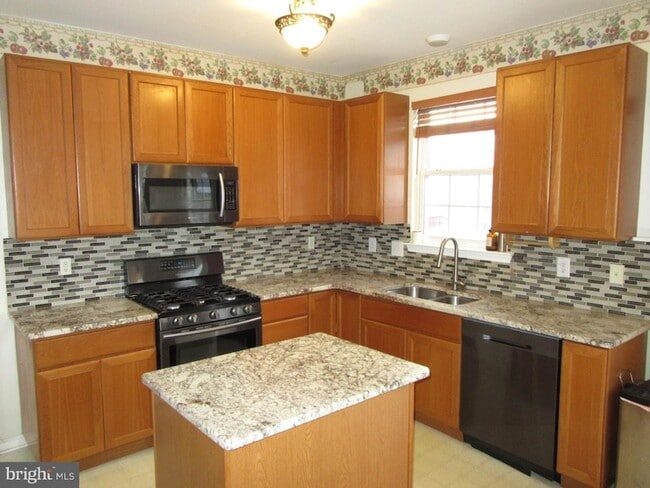 136 Clear Creek Dr, Unit 101 in Bear, DE - Foto de edificio - Building Photo